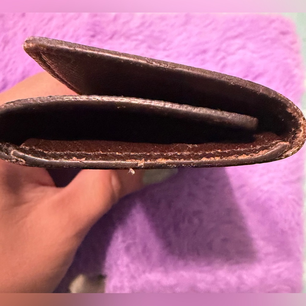 Louis Vuitton 4 Key Holder - Picture 4 of 10
